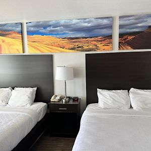 Queen Room Two Queen Beds Pool View Non-Smoking